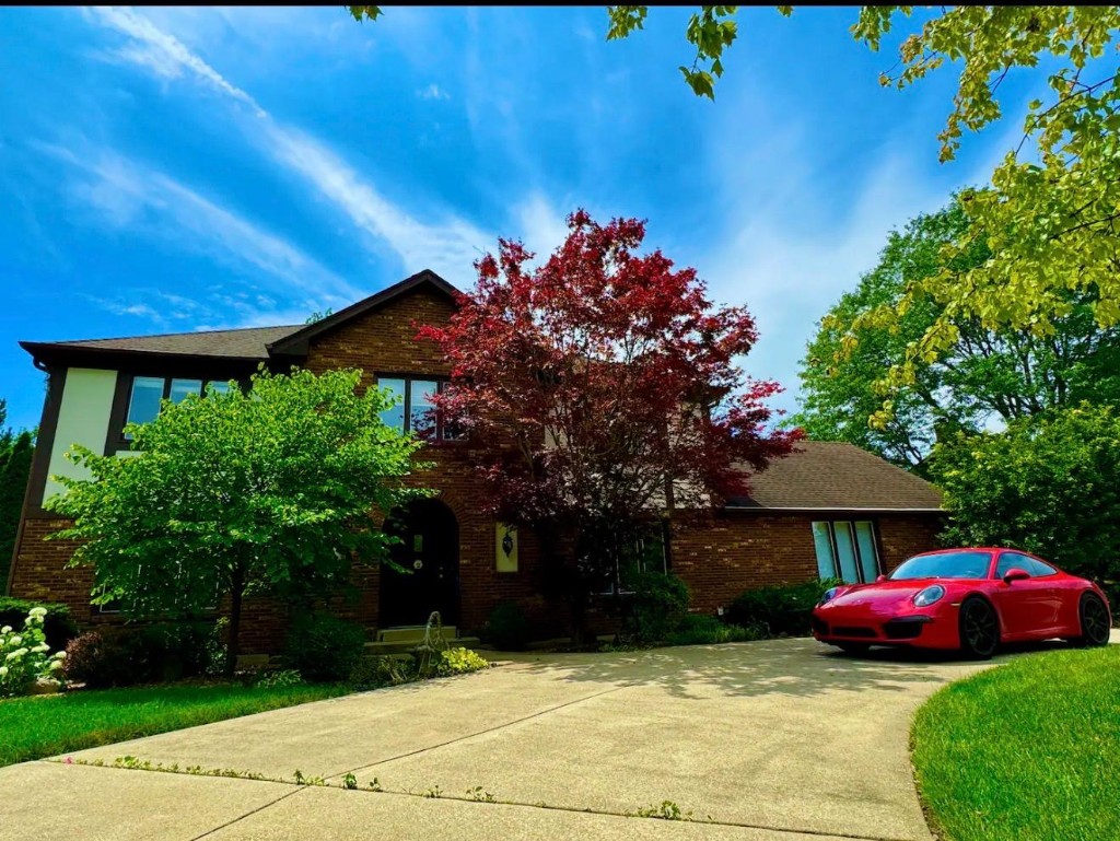 The house and garden at our Seemantham venue in Downers Grove